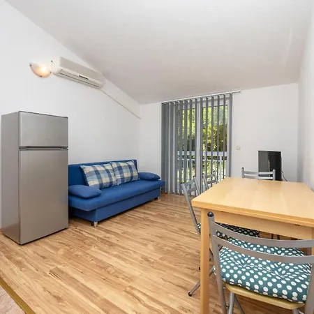 Vojskovo Iii 아파트 로크바 로고즈니차