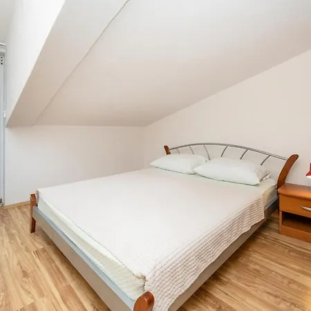 아파트 Vojskovo Iii