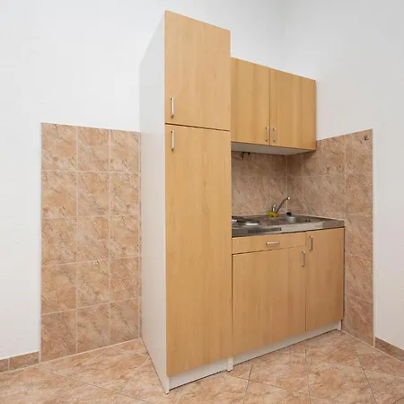 Vojskovo Iii 아파트 로크바 로고즈니차